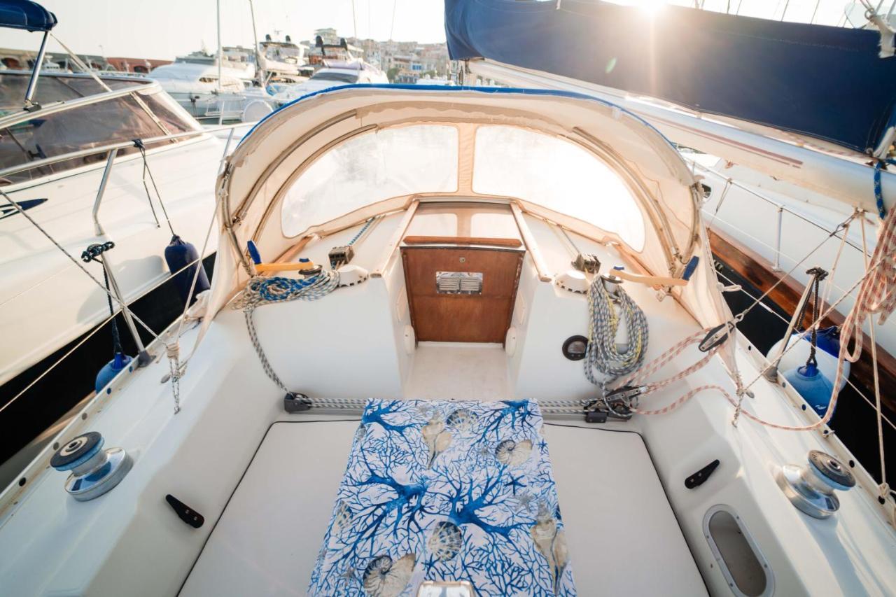 Fortuna In Boat Hotel Marina di Camerota Luaran gambar