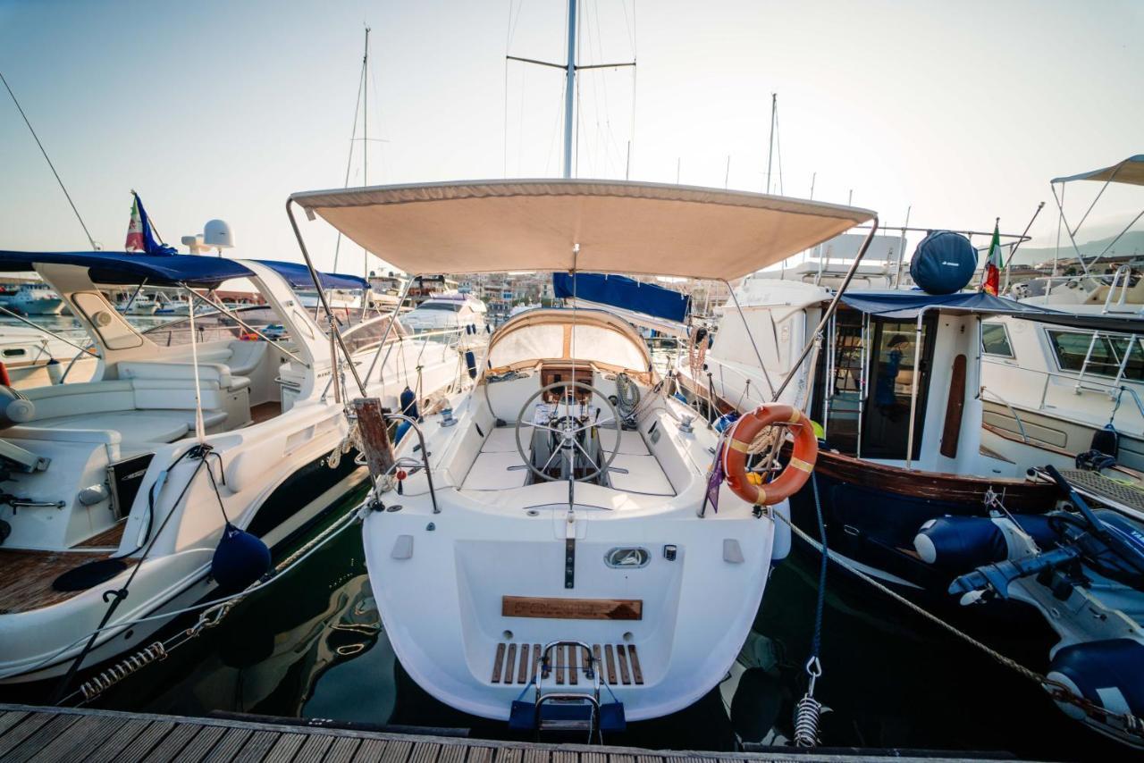 Fortuna In Boat Hotel Marina di Camerota Luaran gambar